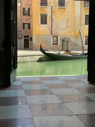 San Marco Apartment With Canal View Venedig Italien