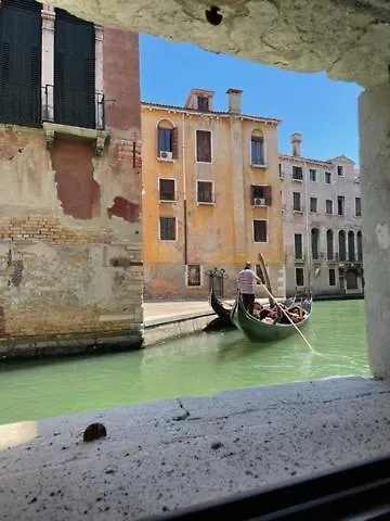 San Marco Apartment With Canal View location